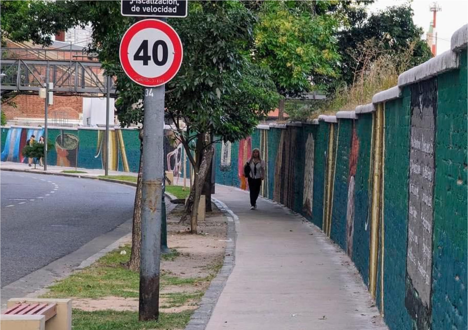 Paseo Almagro - mural de 300 metros